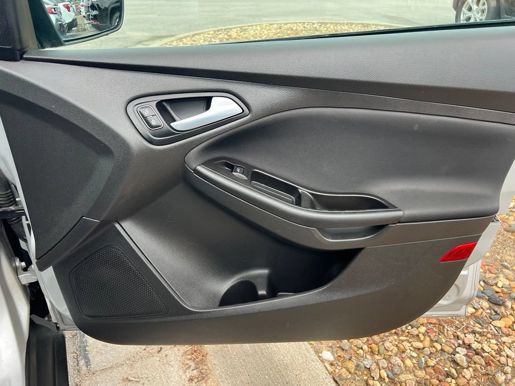 Used 2018 Ford Focus SE FWD image 24