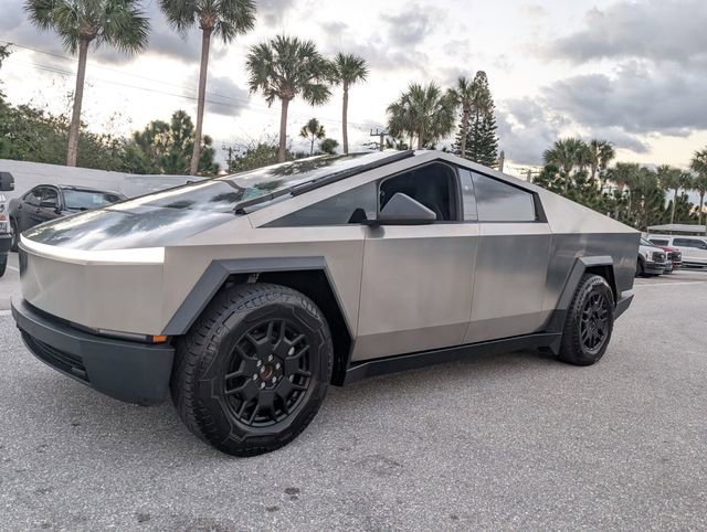 Used 2024 Tesla Cybertruck AWD Crew Cab image 3