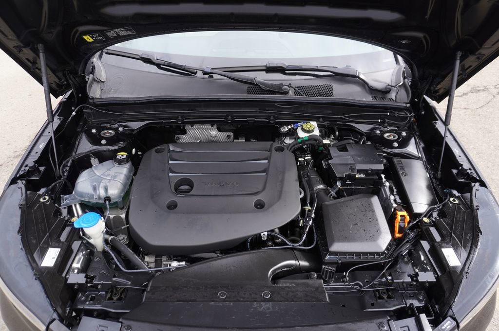 Used 2023 Volvo XC40 B5 Plus image 31