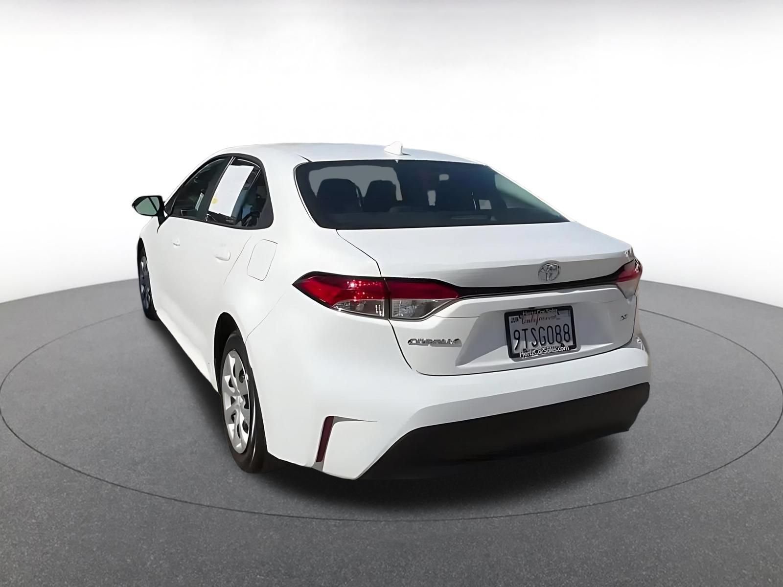 Used 2025 Toyota Corolla LE FWD image 11