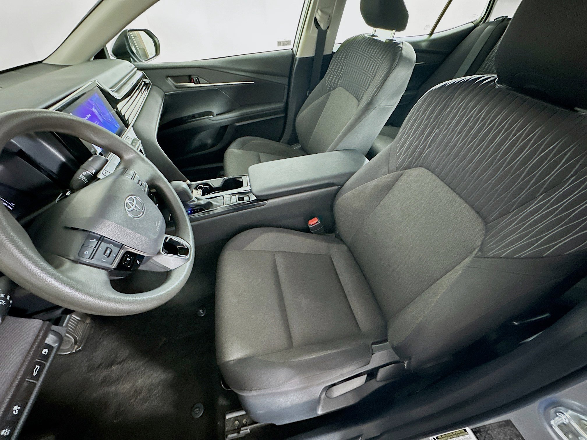 Used 2025 Toyota Camry LE image 13