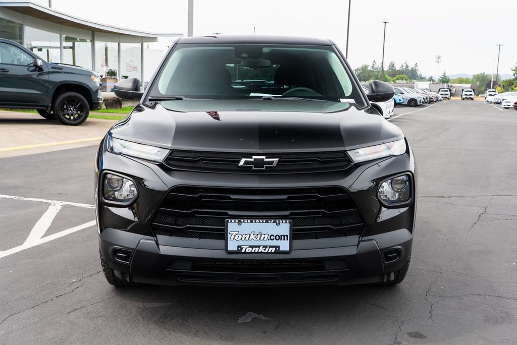 Used 2021 Chevrolet TrailBlazer LS w/ LPO, Blackout Package FWD image 6