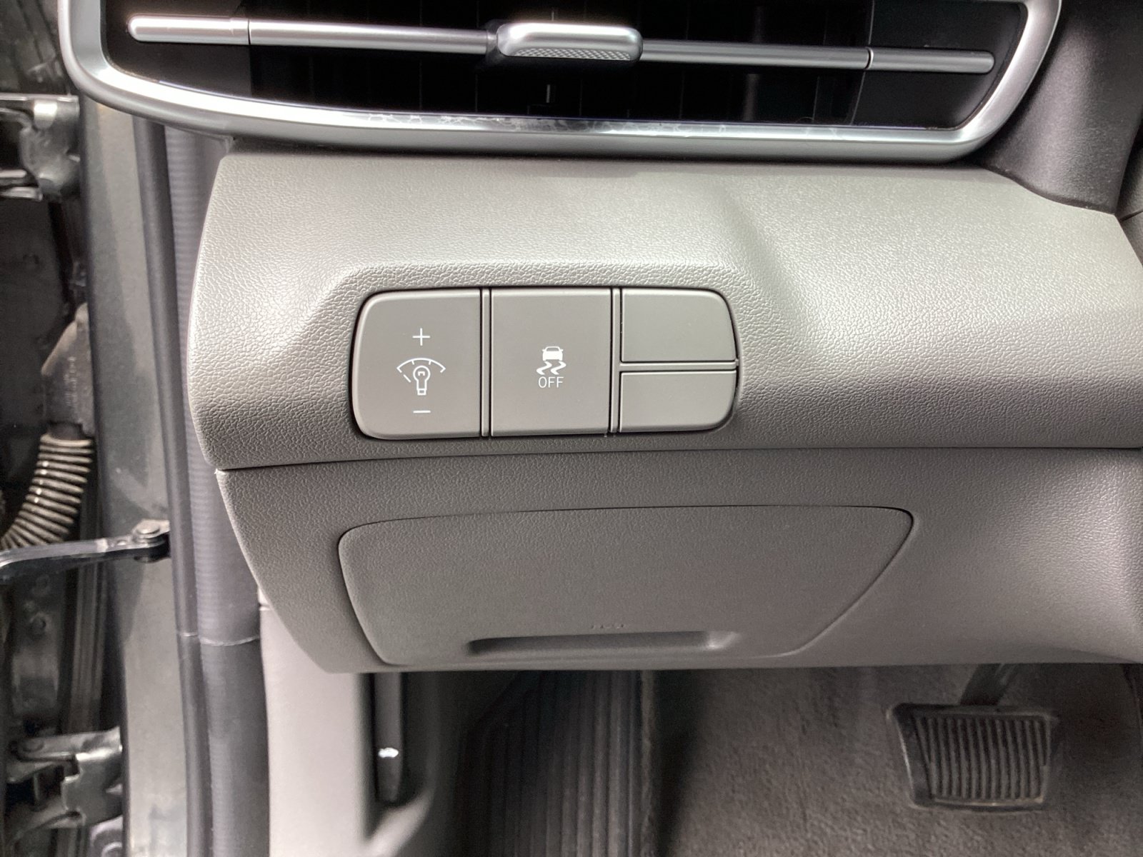 Used 2024 Hyundai Elantra SEL FWD image 29