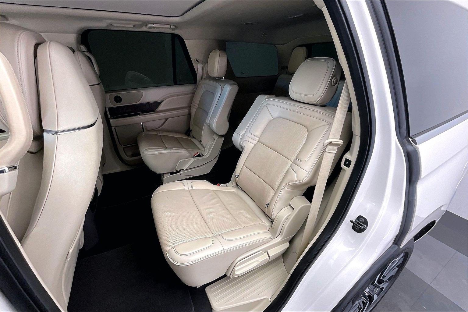 Used 2018 Lincoln Navigator Reserve w/ Technology Package AWD/4WD image 19