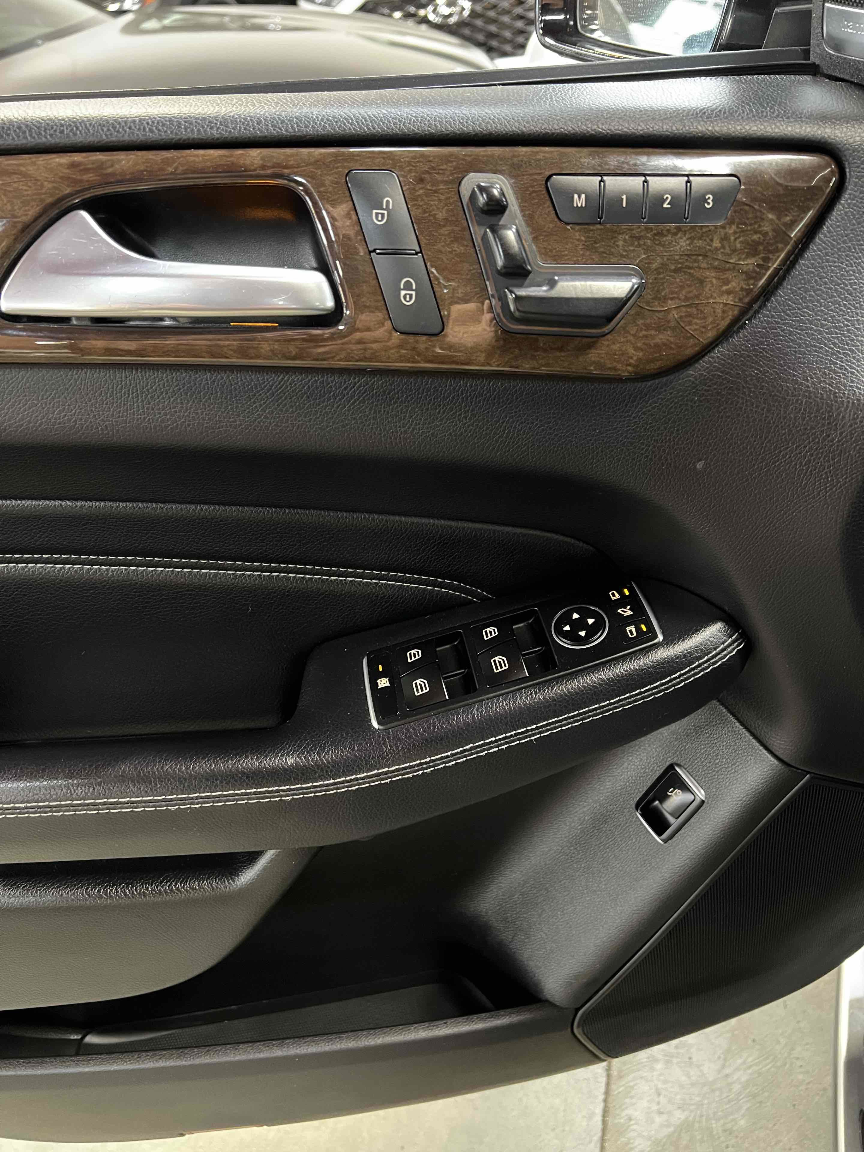 Used 2015 Mercedes-Benz ML 350 4MATIC w/ Premium 1 Package image 97