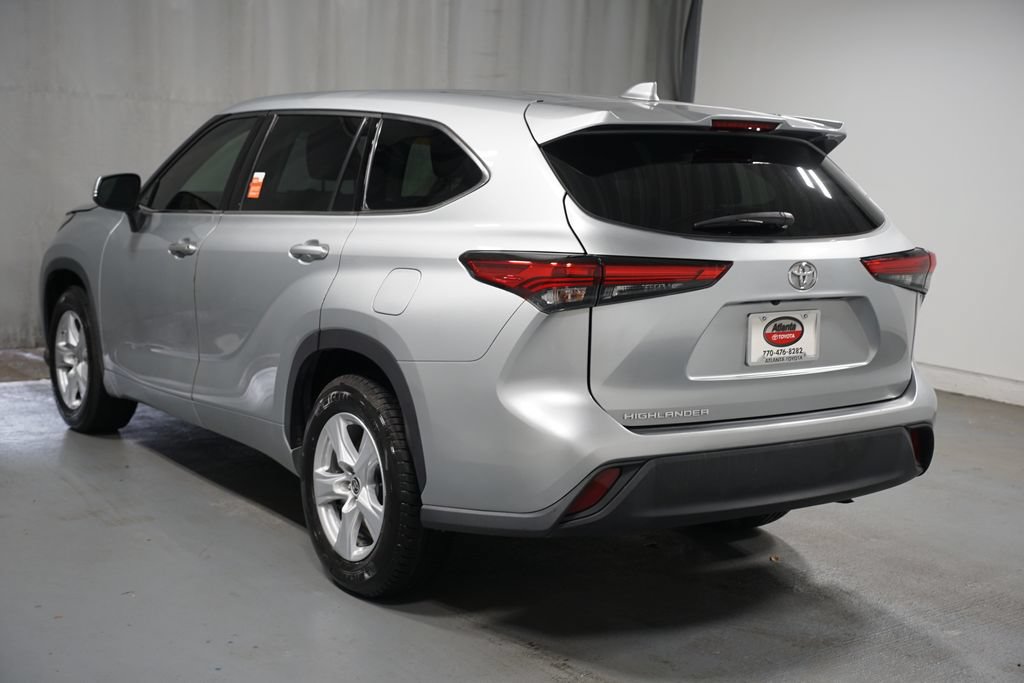 Used 2021 Toyota Highlander L FWD image 6