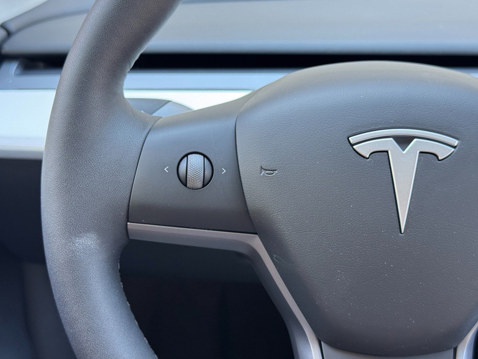 Used 2024 Tesla Model Y Long Range RWD image 18
