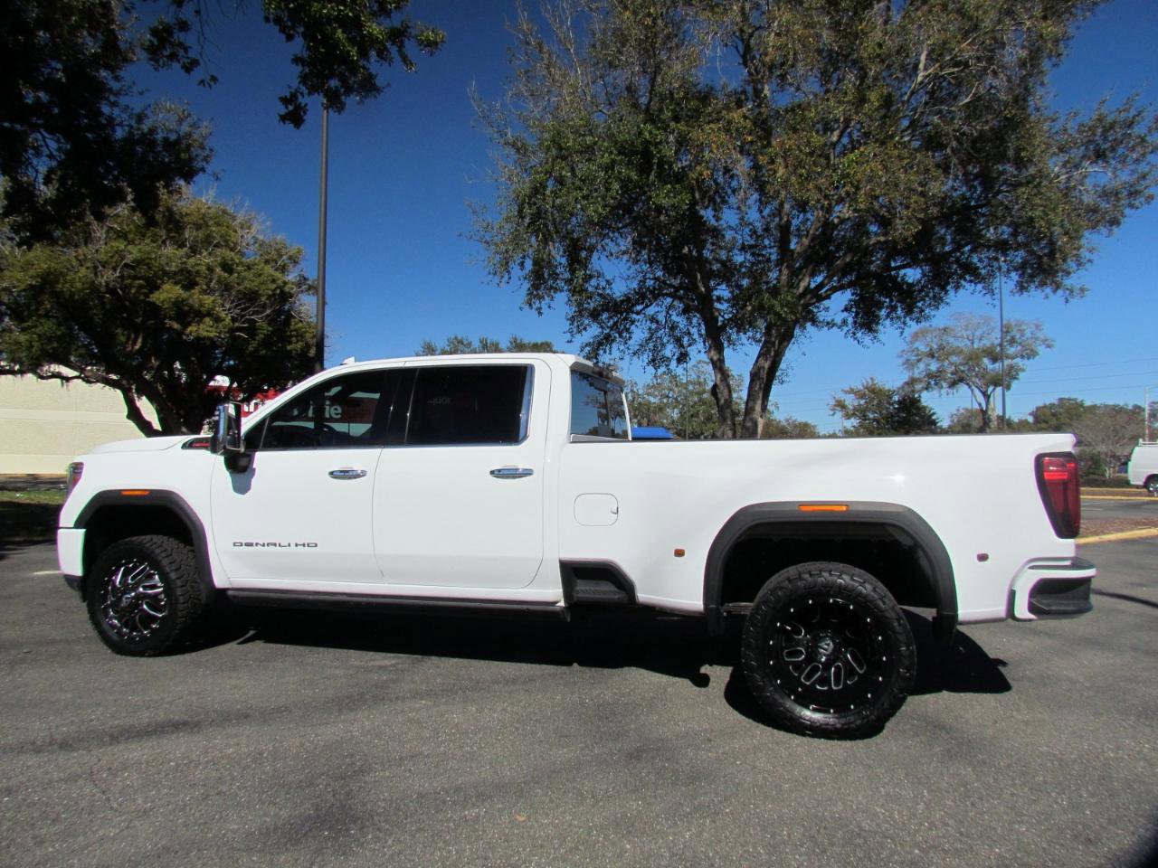 Used 2021 GMC Sierra 3500 Denali w/ Denali Ultimate Package image 8