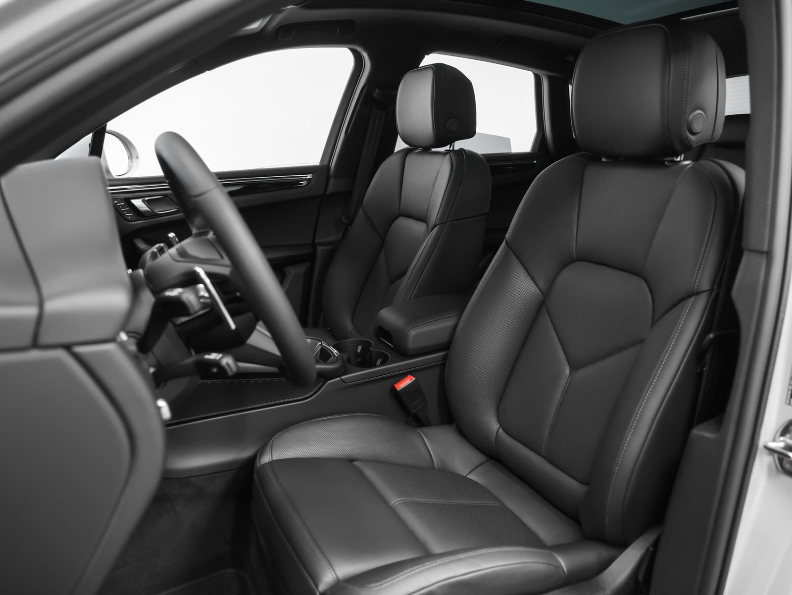 New 2026 Porsche Macan AWD/4WD image 5