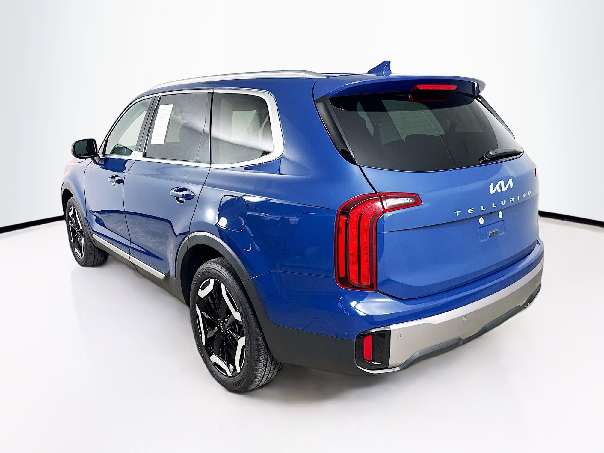 Used 2025 Kia Telluride S image 32