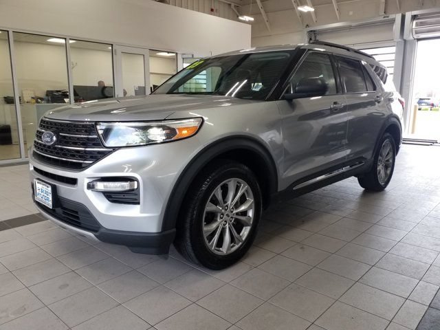 Used 2023 Ford Explorer XLT w/ Equipment Group 202A AWD/4WD image 2