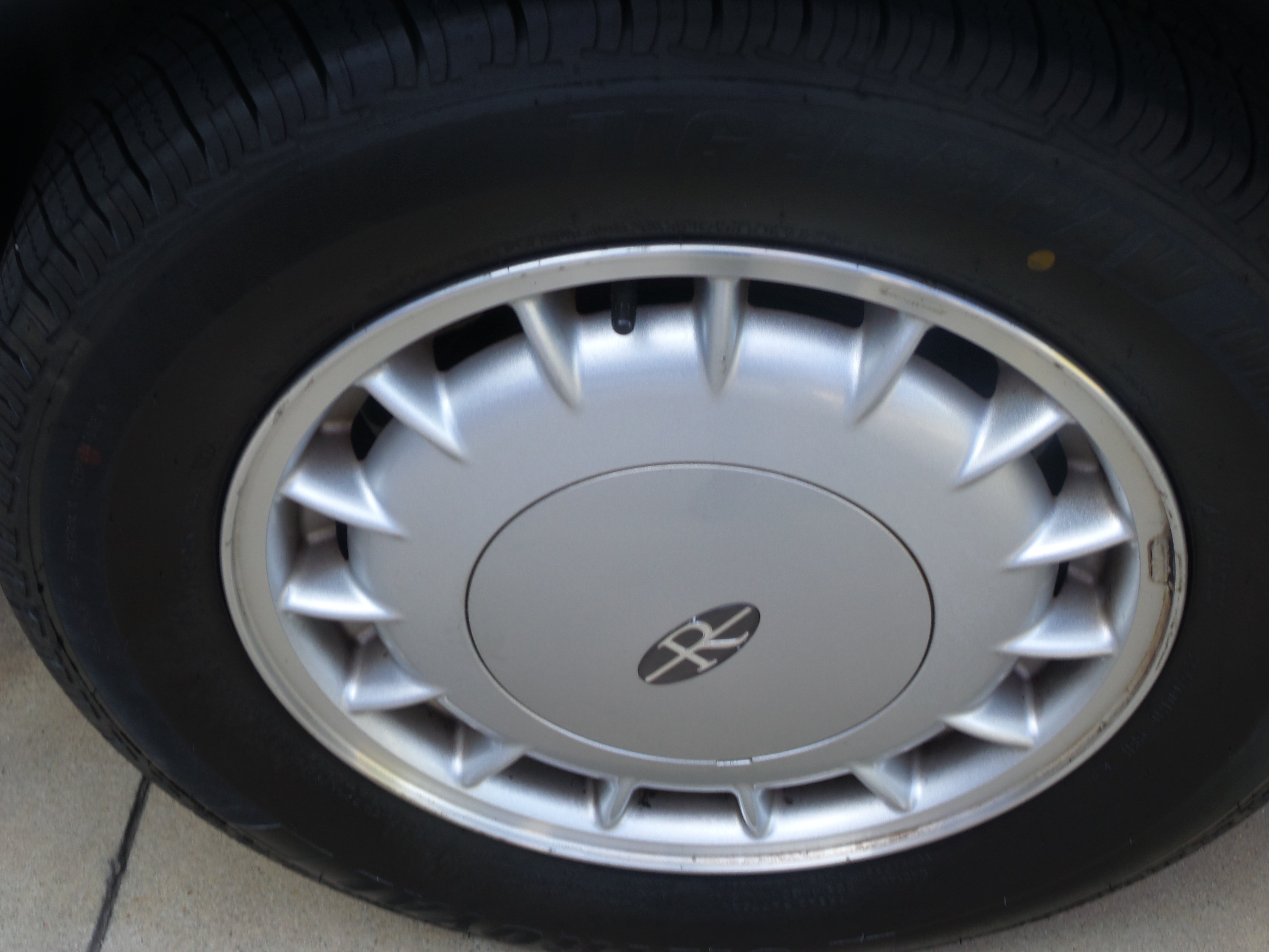 Used 1995 Buick Riviera Coupe FWD image 28