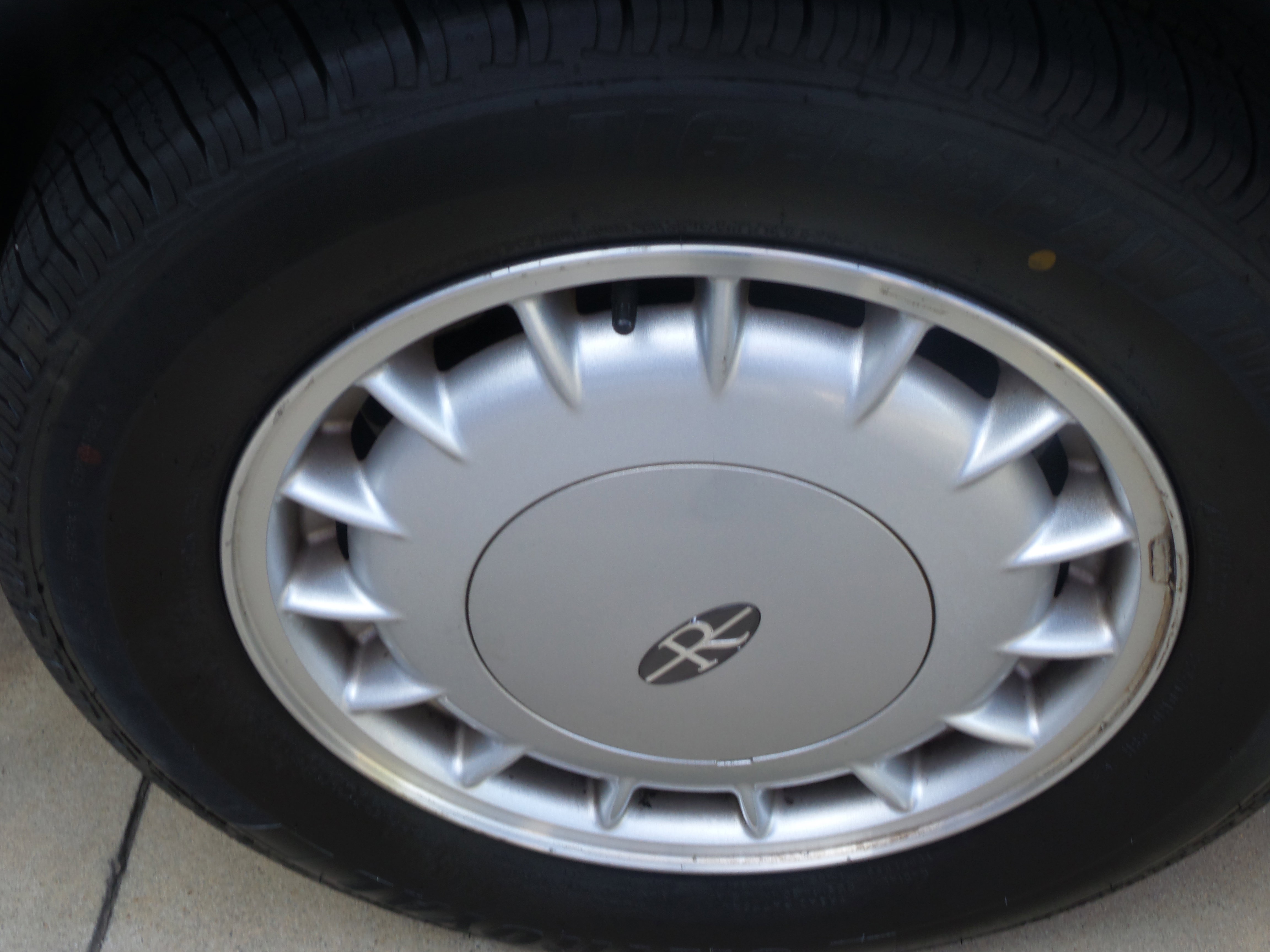 Used 1995 Buick Riviera Coupe image 28