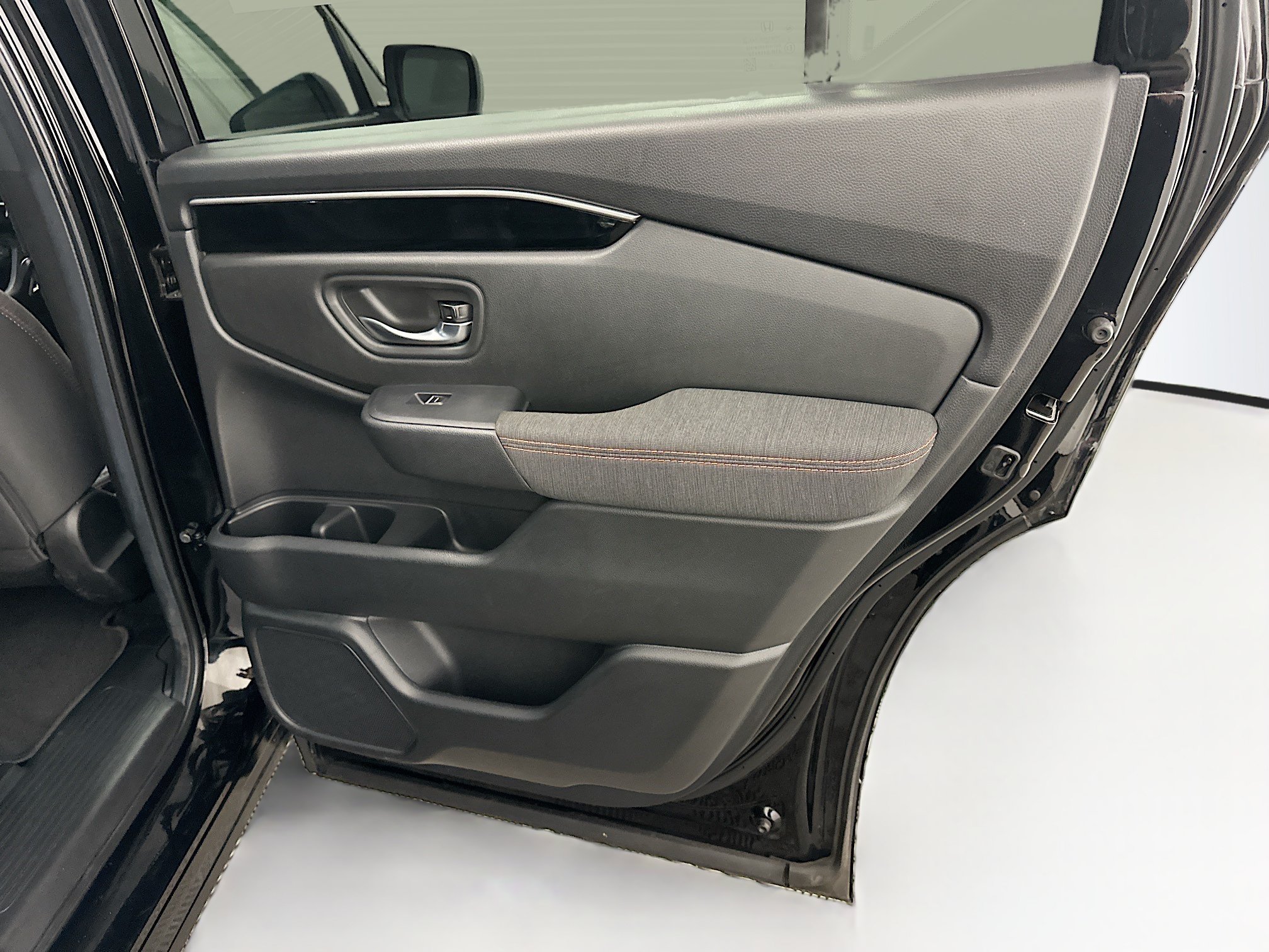 Used 2025 Honda Pilot Sport image 31
