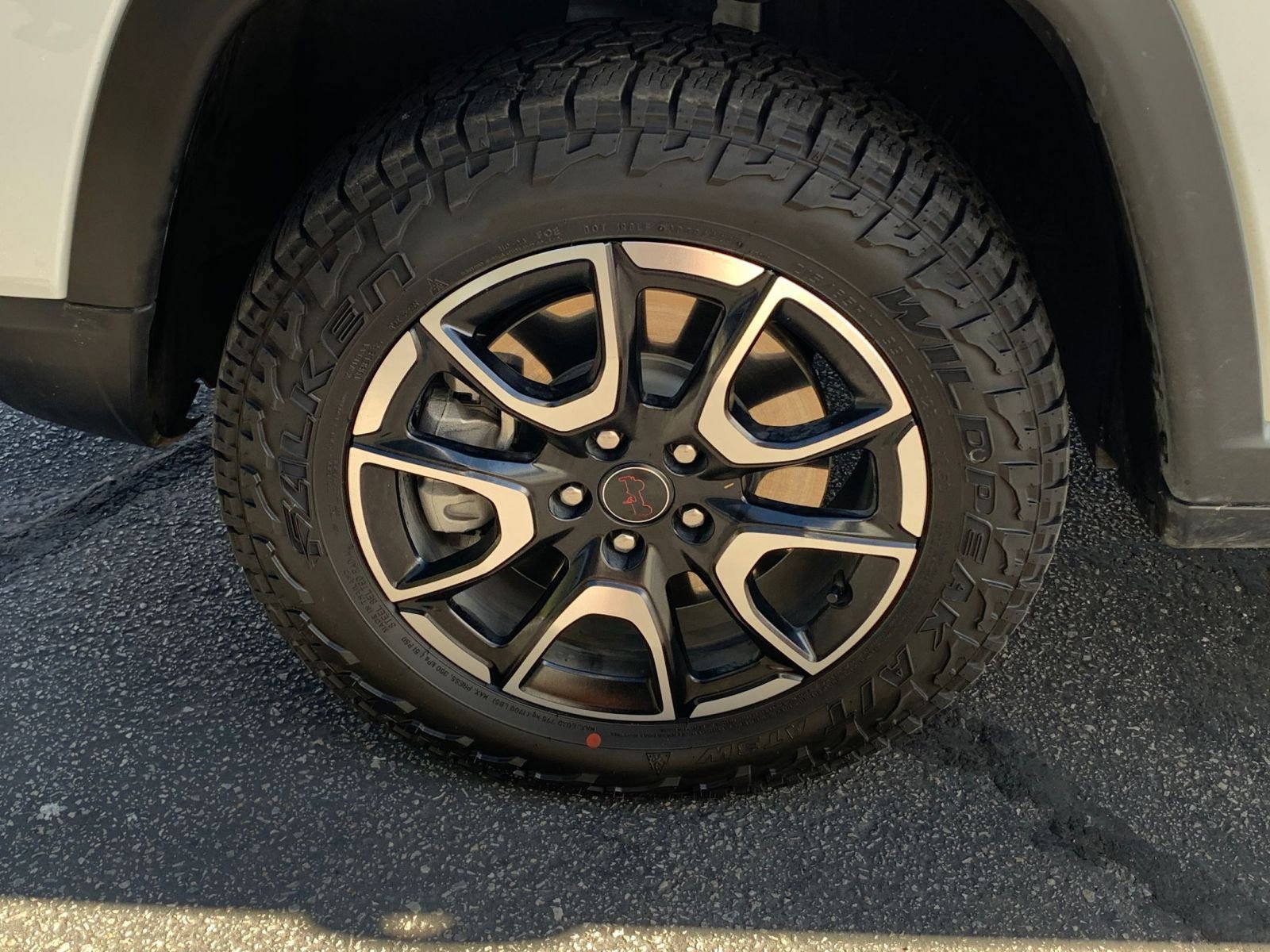 Used 2025 Jeep Compass Trailhawk image 29