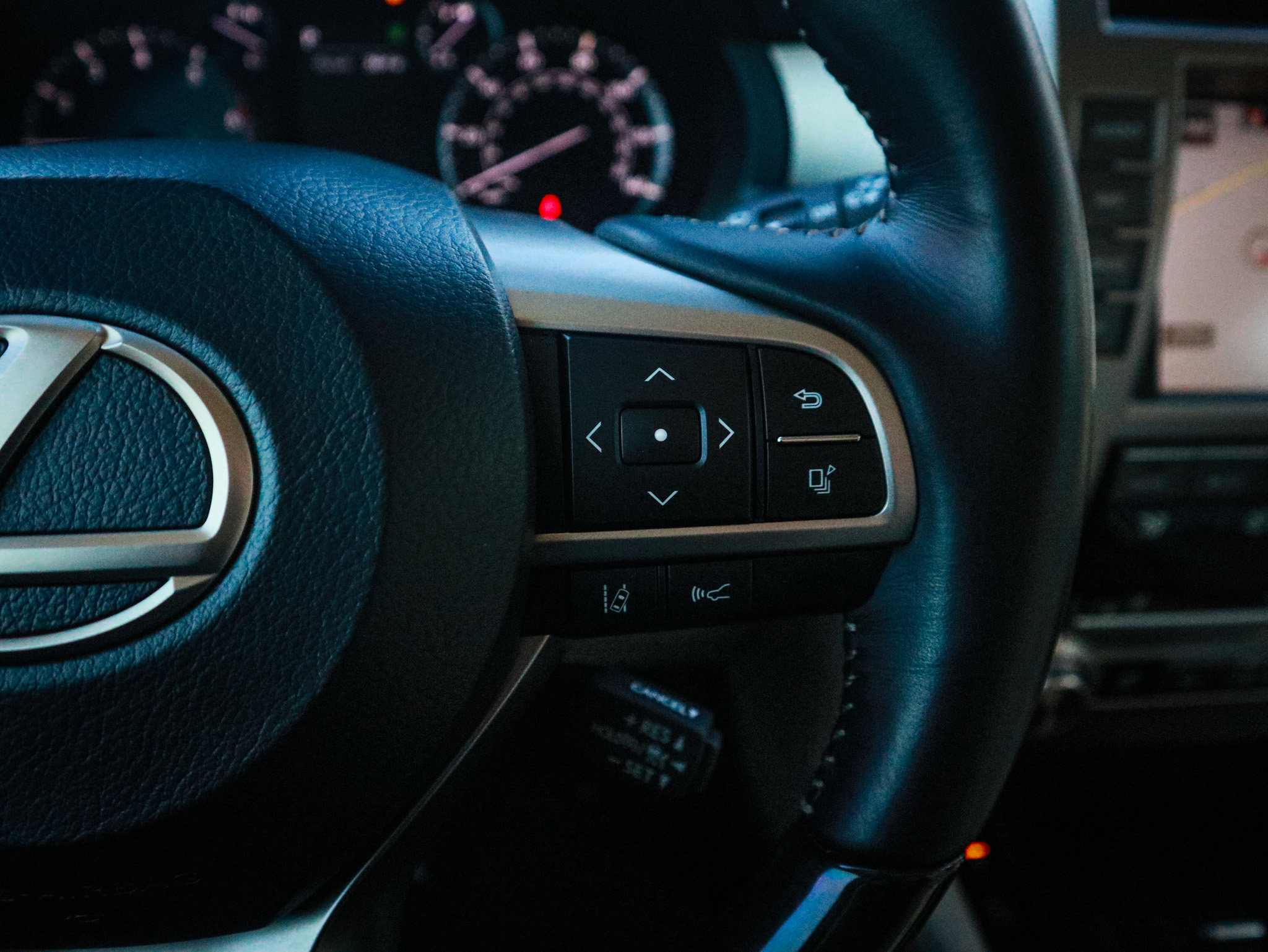 Used 2020 Lexus GX 460 Luxury w/ Accessory Package AWD/4WD image 20