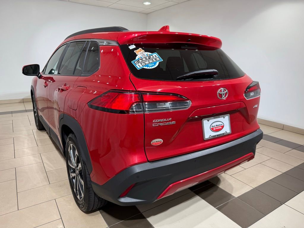 Certified 2023 Toyota Corolla Cross XLE image 3