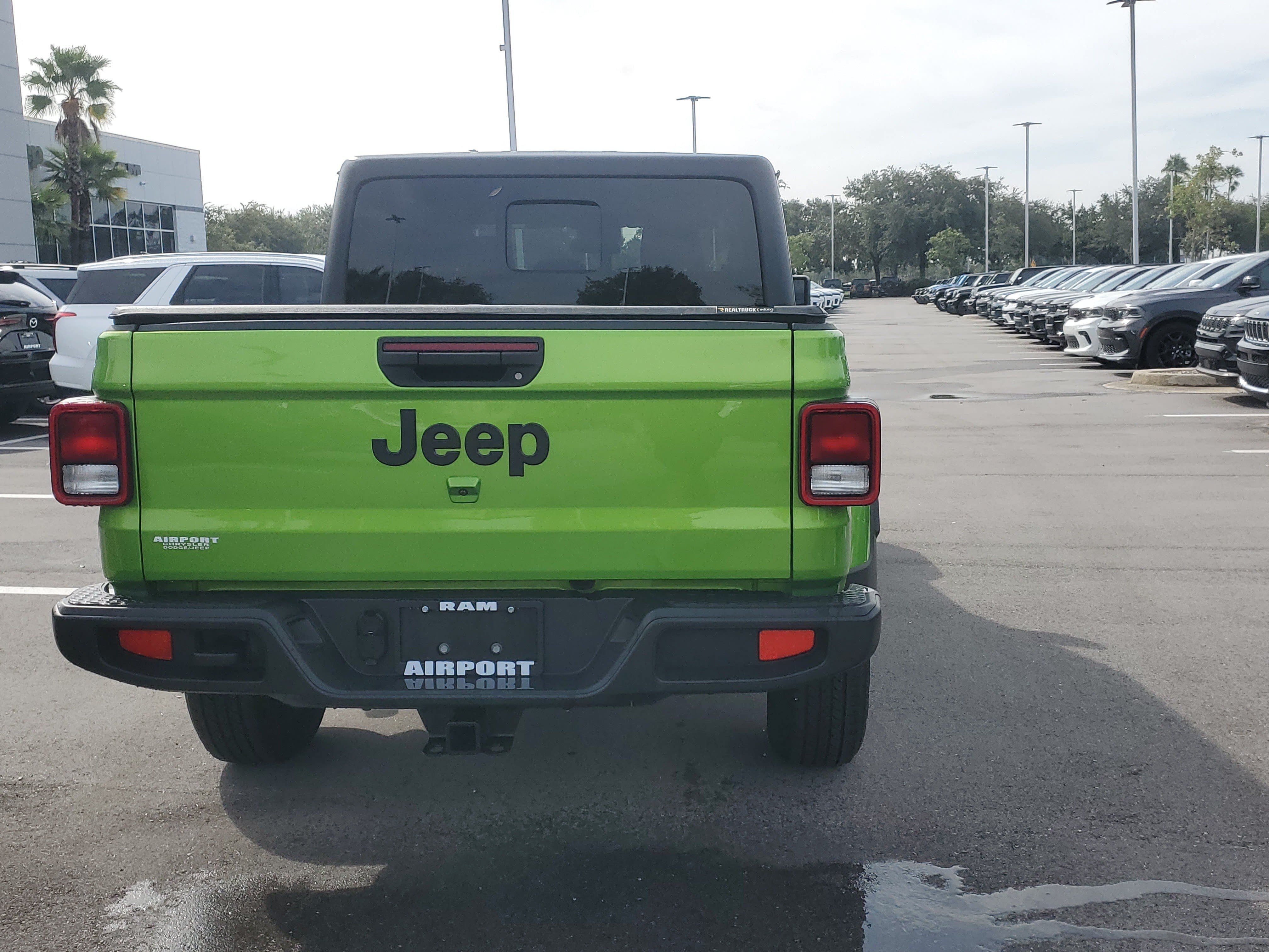 Used 2025 Jeep Gladiator Sport AWD/4WD image 7