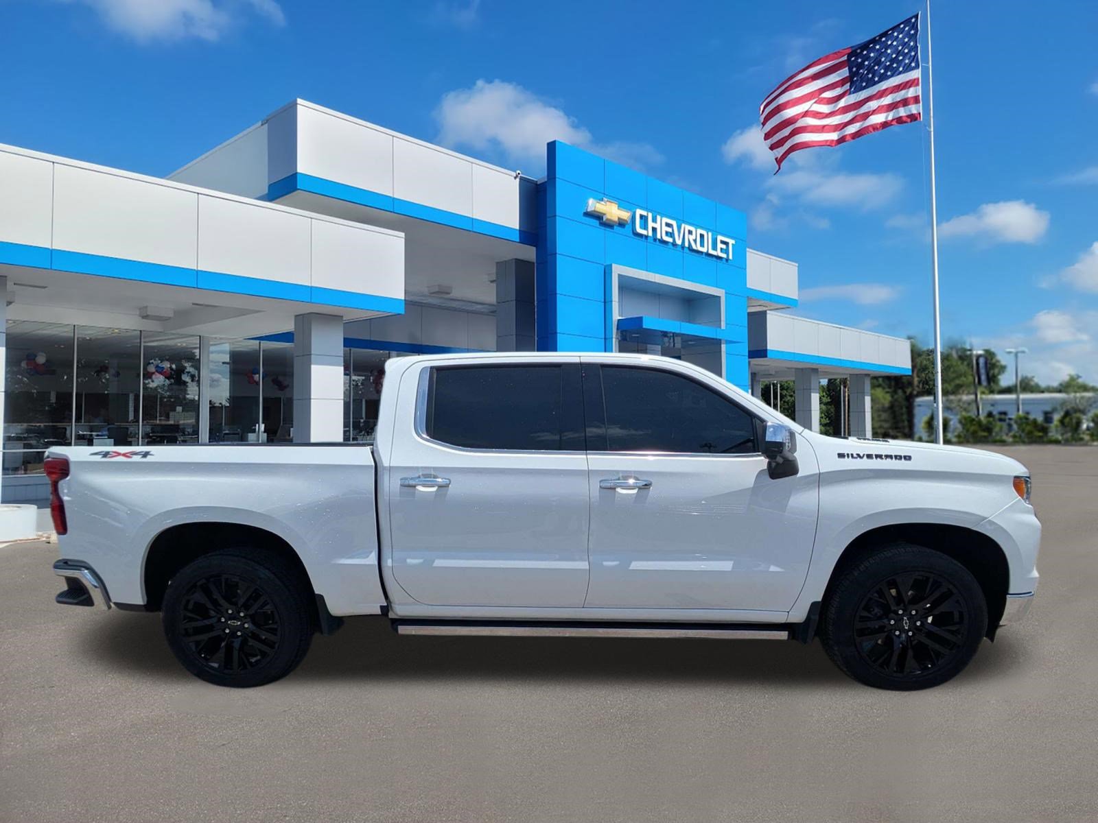 Used 2024 Chevrolet Silverado 1500 LTZ w/ Technology Package AWD/4WD image 2