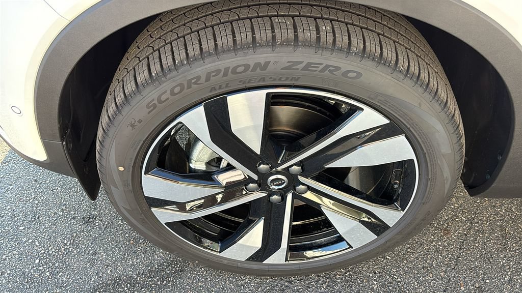 New 2026 Volvo XC40 B5 Ultra w/ Protection Package Premier AWD/4WD image 34