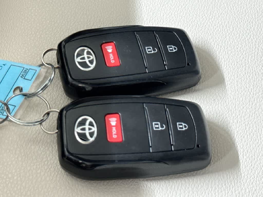 Used 2023 Toyota Corolla Cross XLE FWD image 28