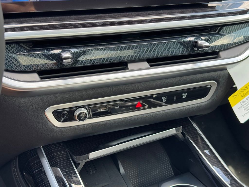 Used 2026 BMW X7 xDrive40i w/ M Sport Package image 11