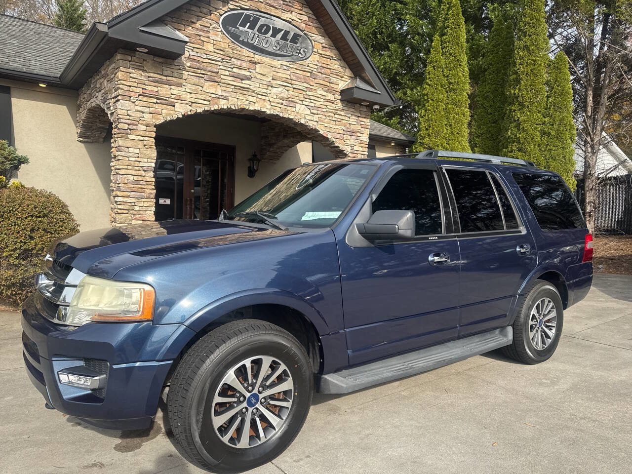 Used 2015 Ford Expedition XLT w/ Equipment Group 201A image 2
