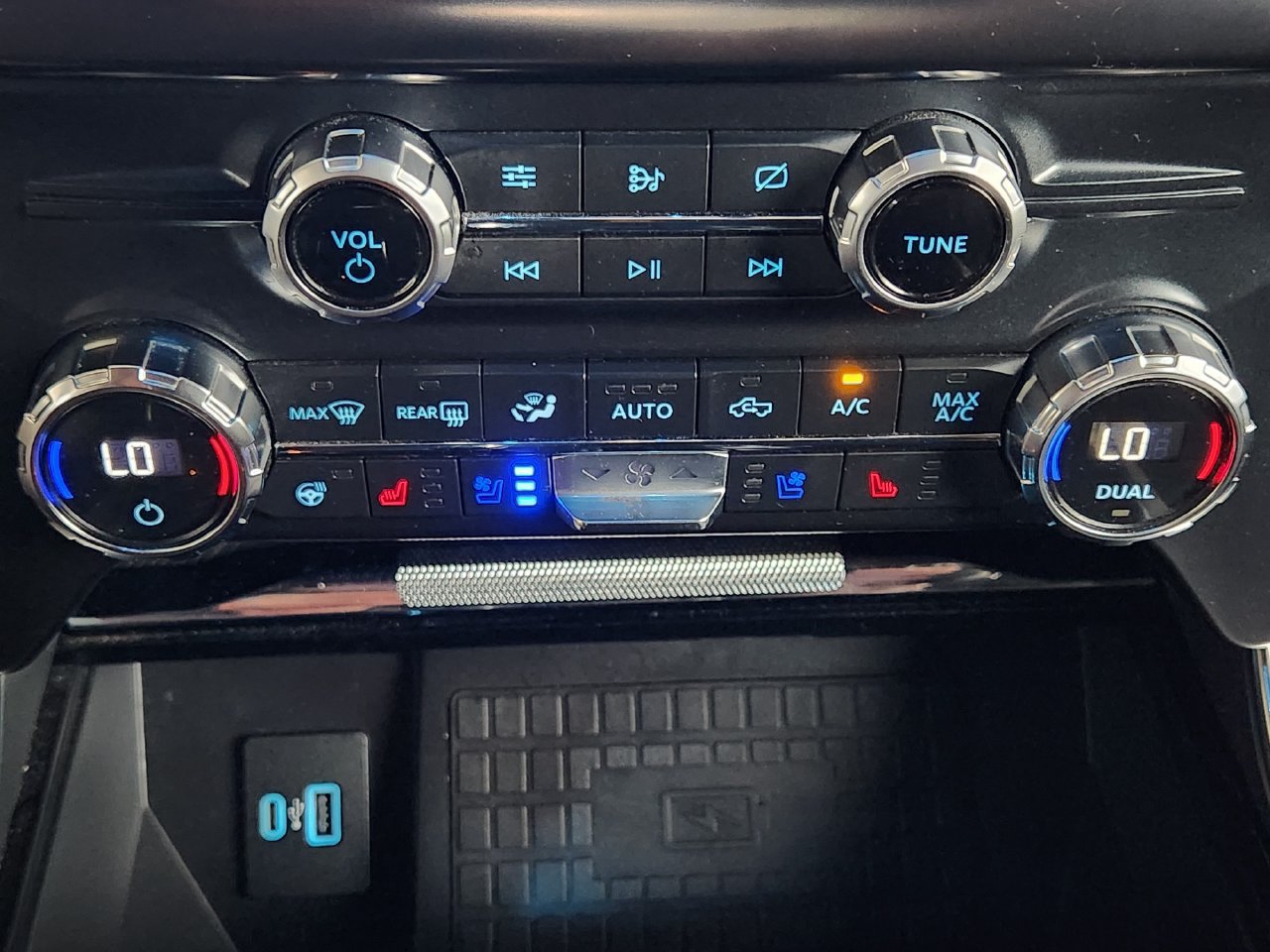 Used 2021 Ford F150 Platinum w/ Tow Technology Package AWD/4WD image 18