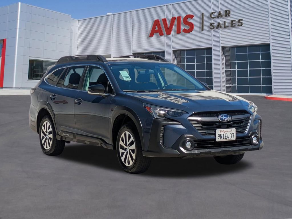 Used 2025 Subaru Outback Premium image 3