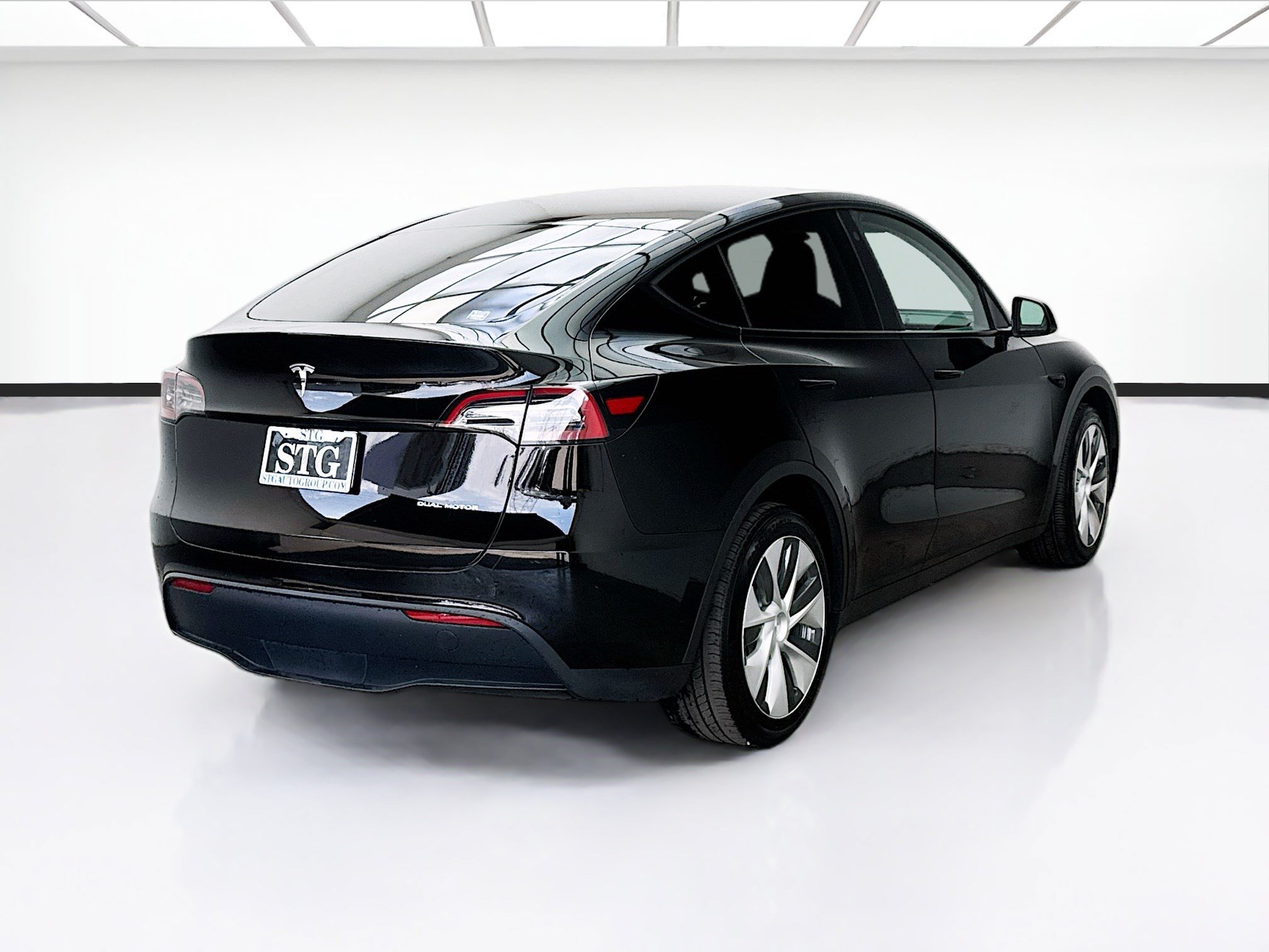 Used 2023 Tesla Model Y Long Range AWD/4WD image 4