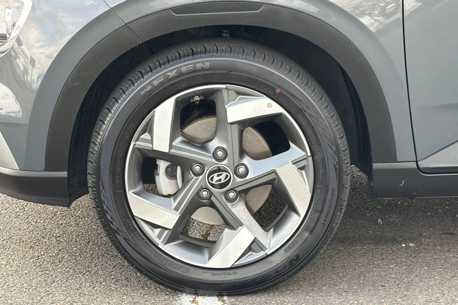 Used 2025 Hyundai Venue SEL image 25