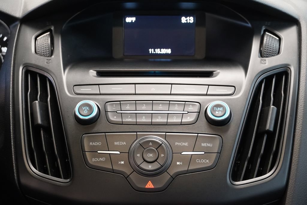 Used 2015 Ford Focus SE FWD image 20