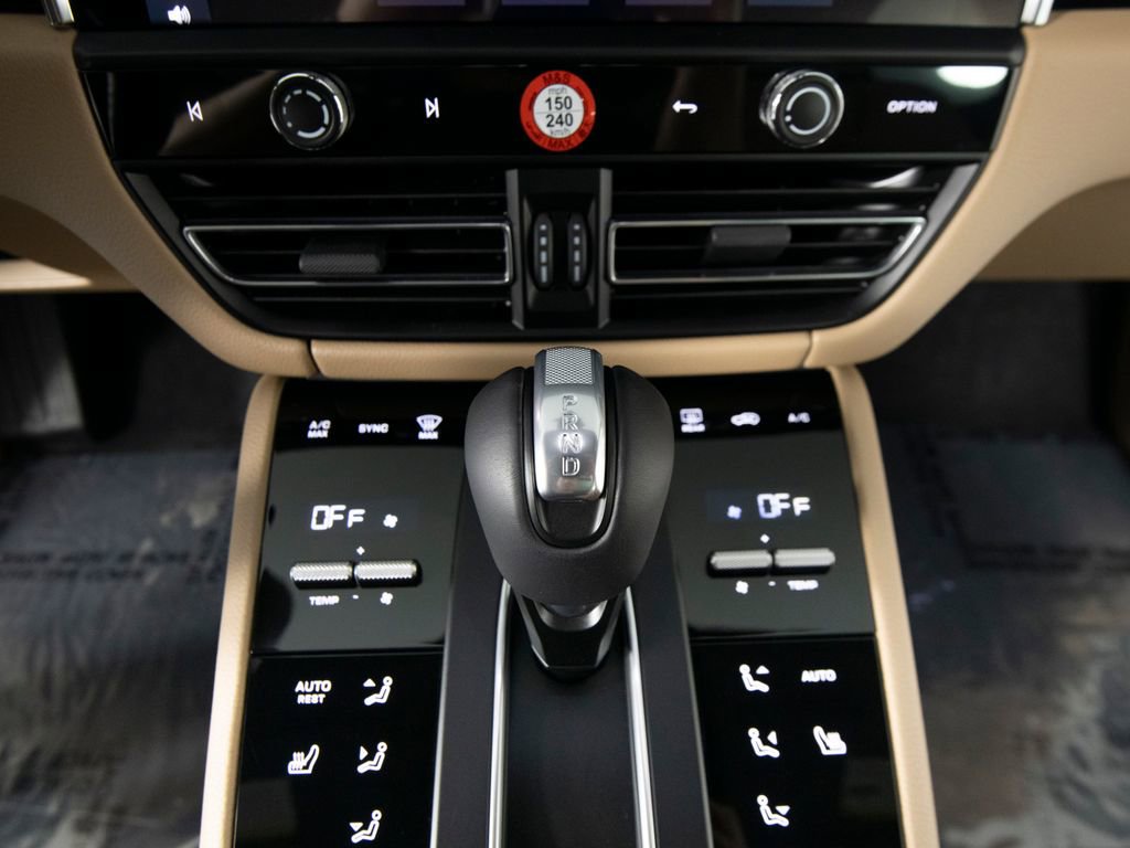 Certified 2025 Porsche Macan image 27