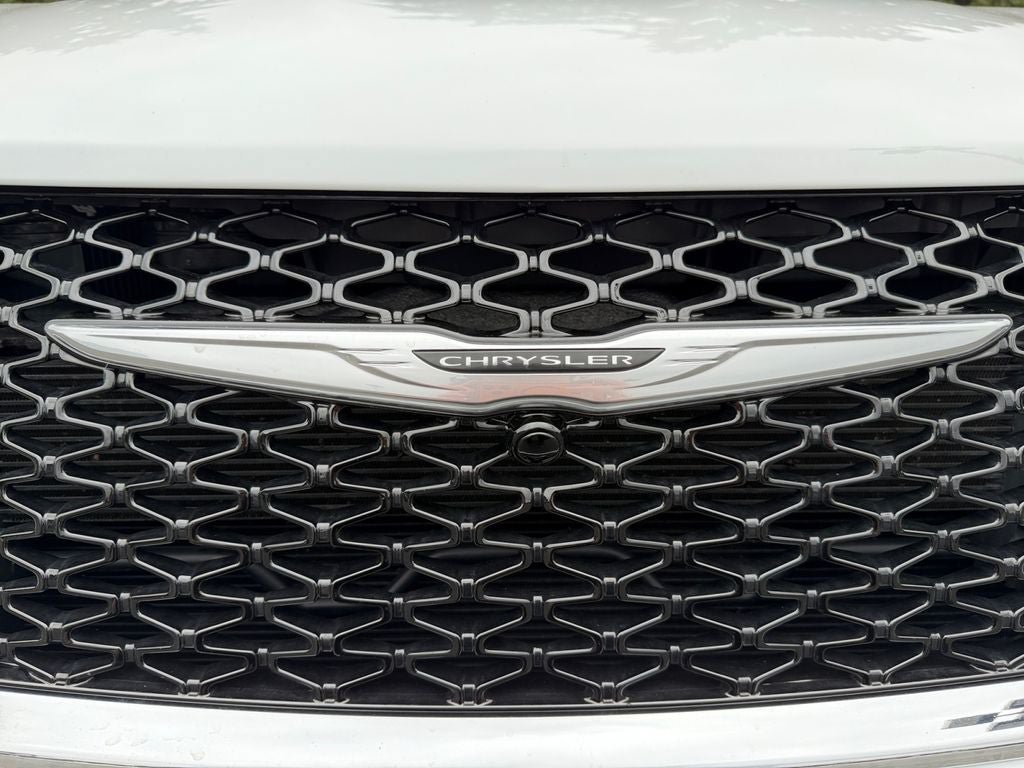 Used 2026 Chrysler Pacifica Limited FWD image 29