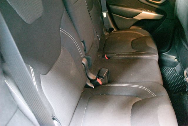 Used 2017 Jeep Cherokee Latitude w/ Cold Weather Group AWD/4WD image 9