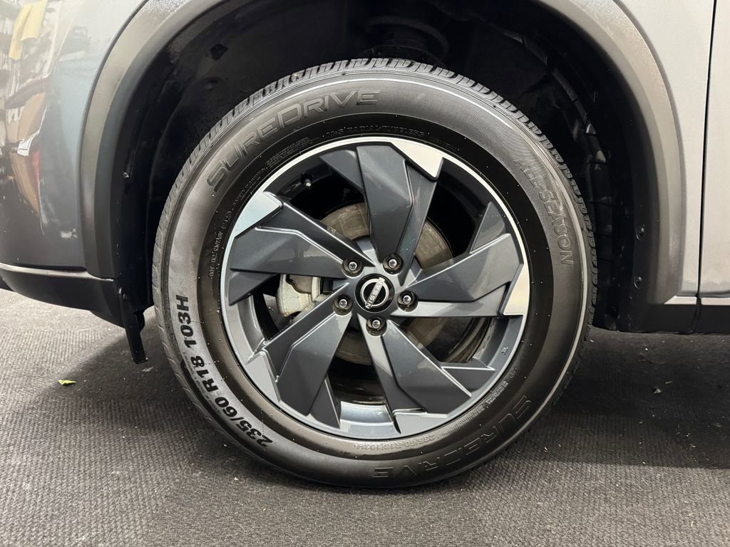 Used 2025 Nissan Rogue SV image 12