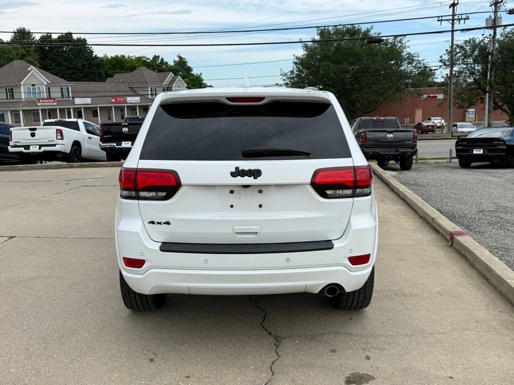 Used 2018 Jeep Grand Cherokee Altitude AWD/4WD image 7