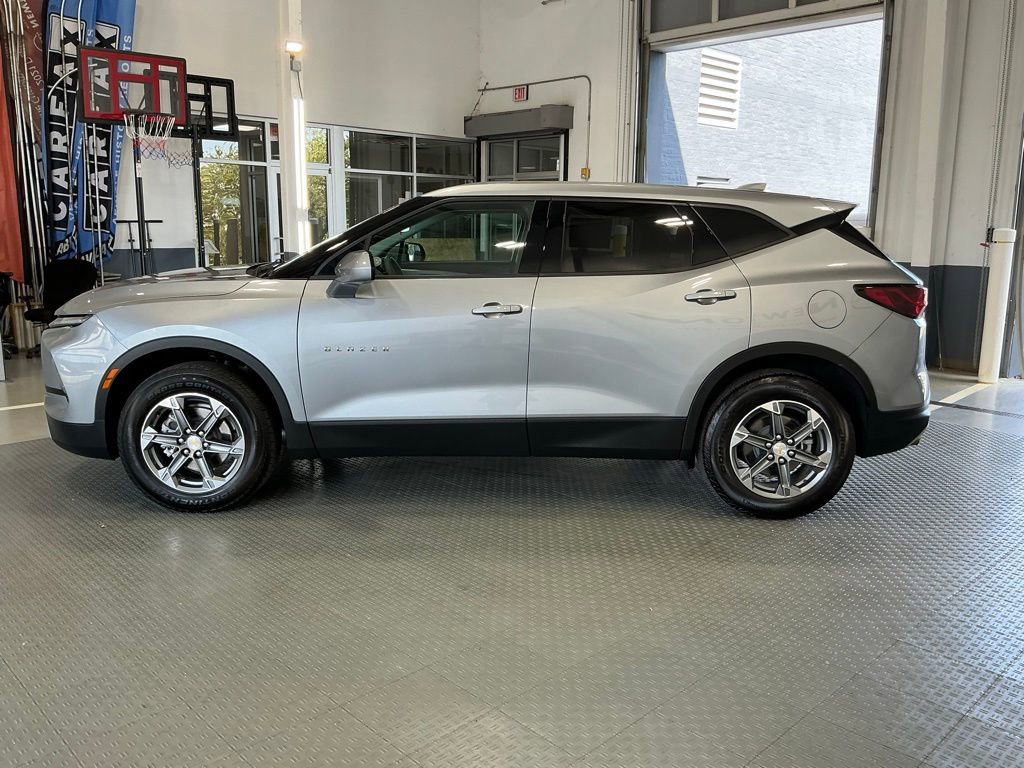 Used 2025 Chevrolet Blazer LT FWD image 21