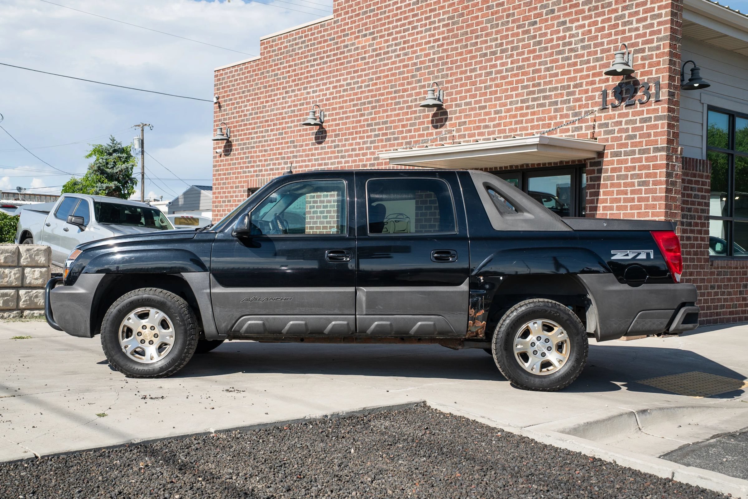 Used 2003 Chevrolet Avalanche 4x4 w/ Suspension Package, Off-Road image 3
