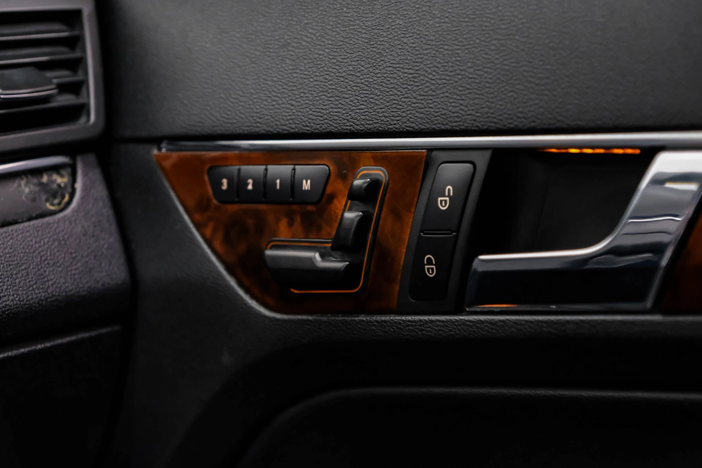 Used 2011 Mercedes-Benz E 550 Coupe image 40