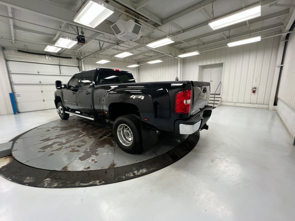 Used 2014 Chevrolet Silverado 3500 LTZ w/ LTZ Plus Package AWD/4WD image 4