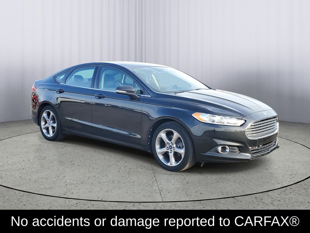 Used 2013 Ford Fusion SE image 2