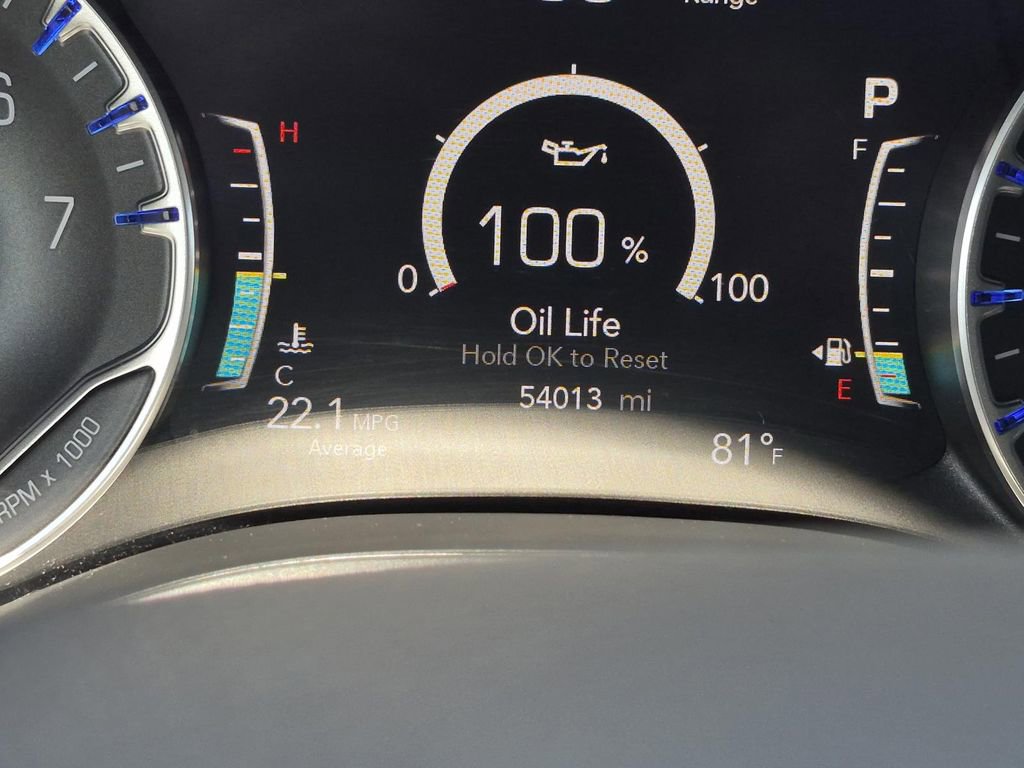 Used 2024 Chrysler Pacifica Touring-L FWD image 23
