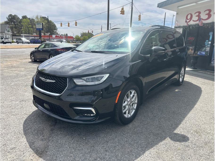 Used 2022 Chrysler Pacifica Touring-L image 3