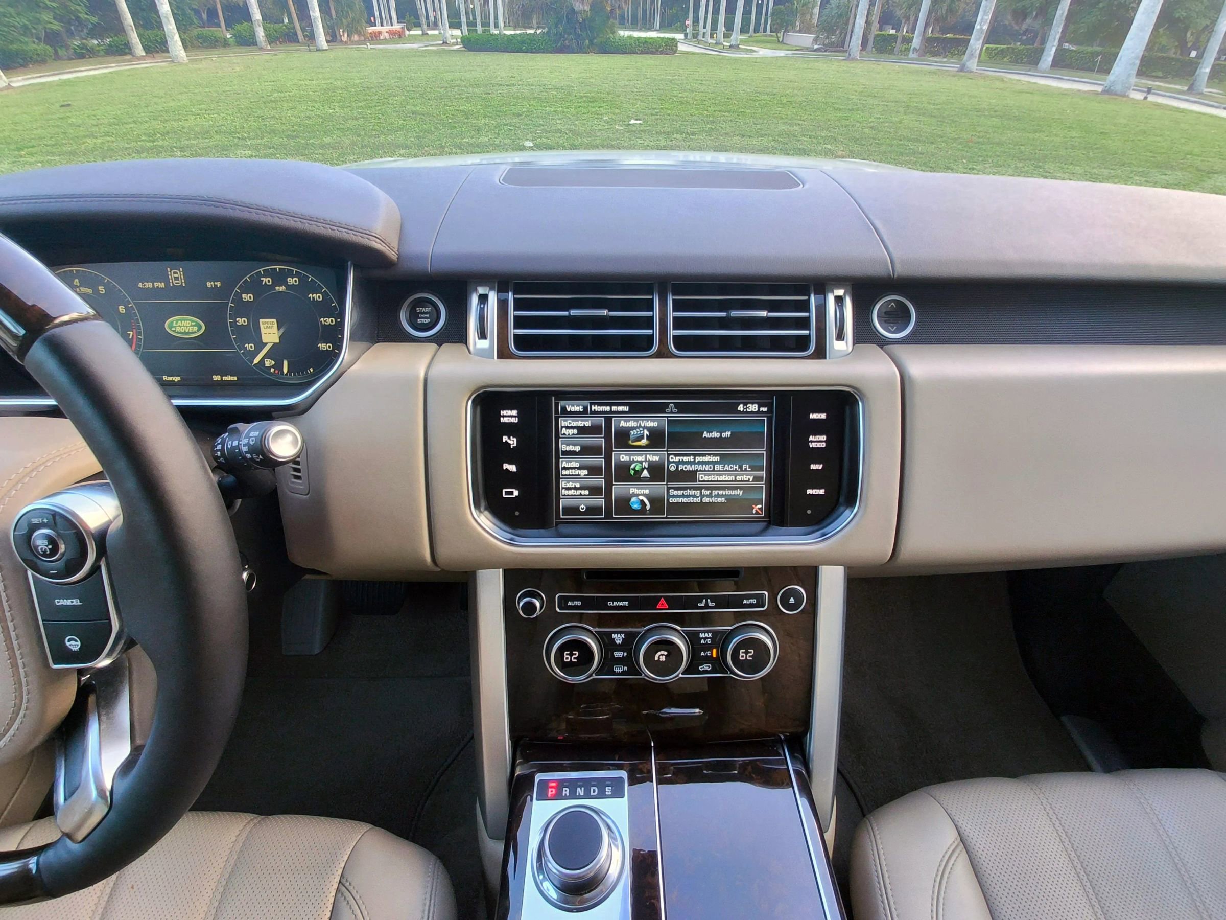 Used 2015 Land Rover Range Rover HSE image 9