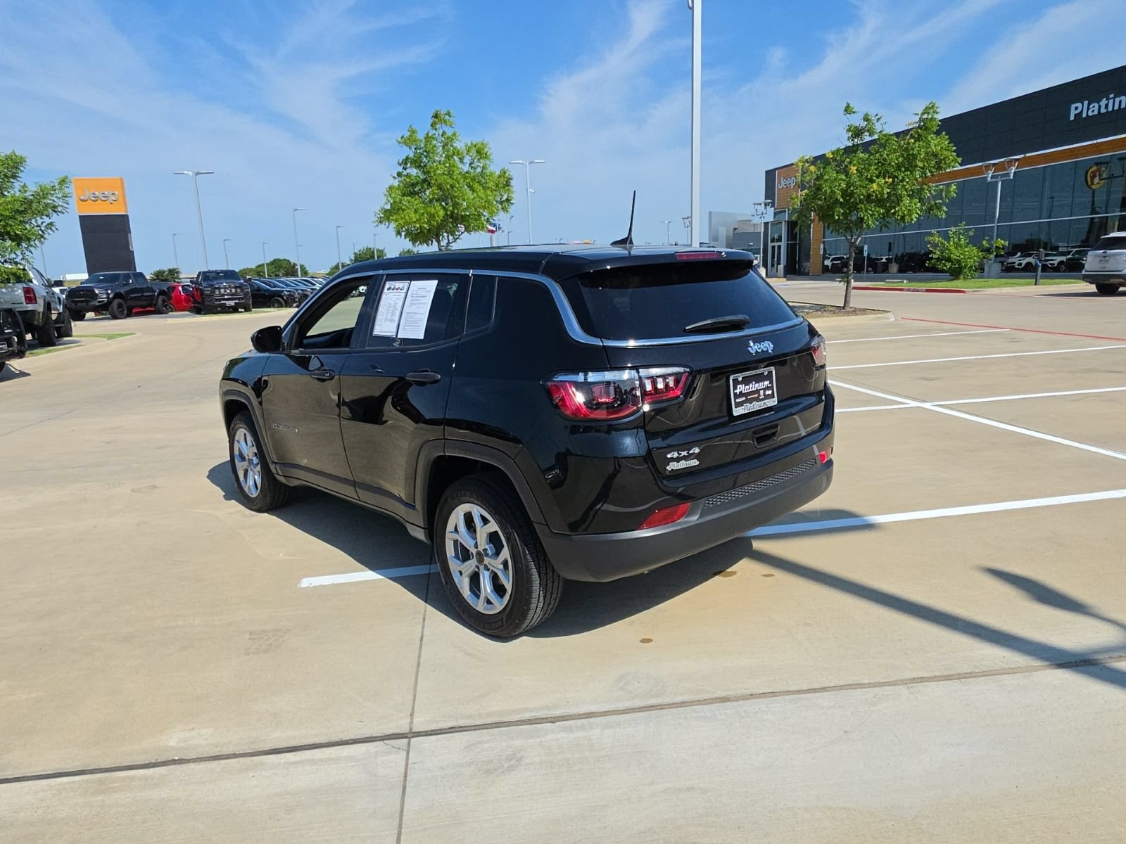 Used 2025 Jeep Compass Sport AWD/4WD image 3