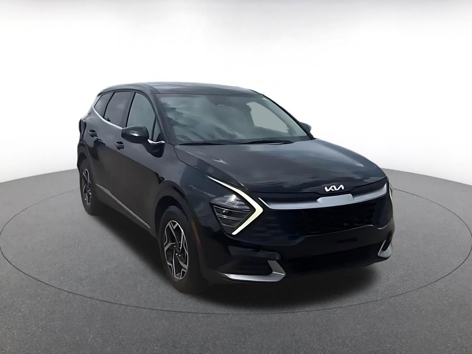 Used 2025 Kia Sportage LX image 4