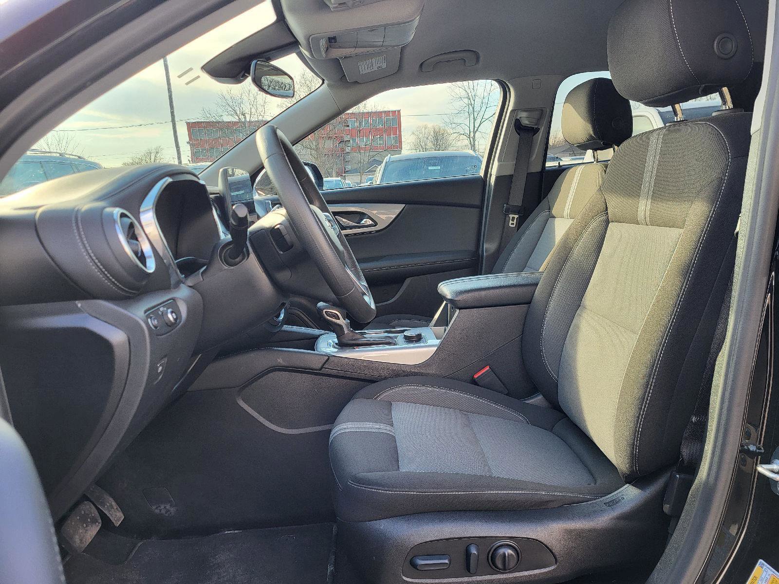 Used 2025 Chevrolet Blazer LT image 9