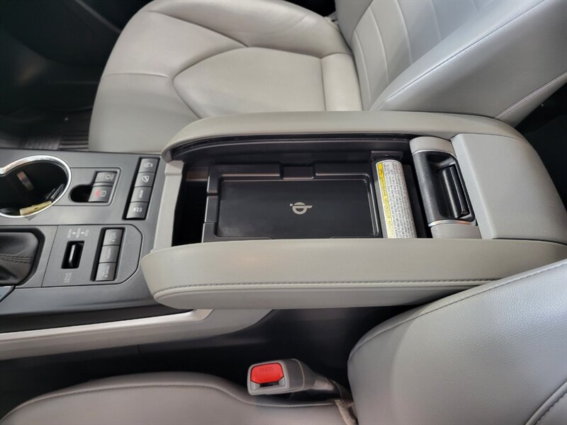 Used 2021 Toyota Highlander XLE AWD/4WD image 65