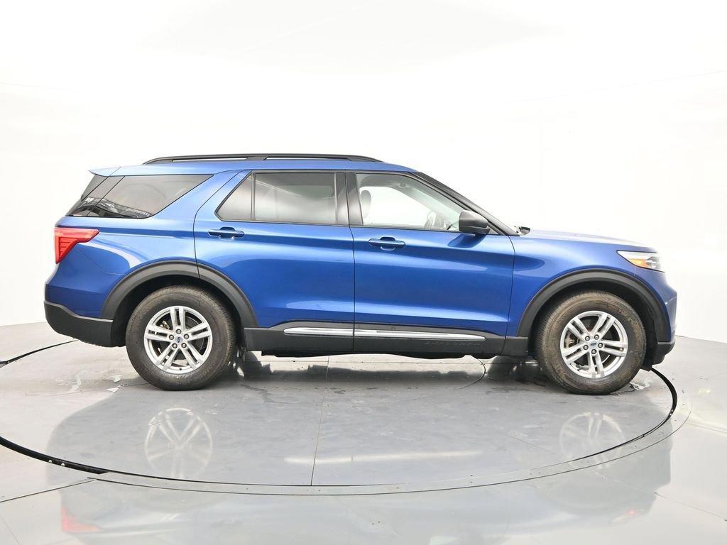 Used 2023 Ford Explorer XLT w/ Equipment Group 202A image 4